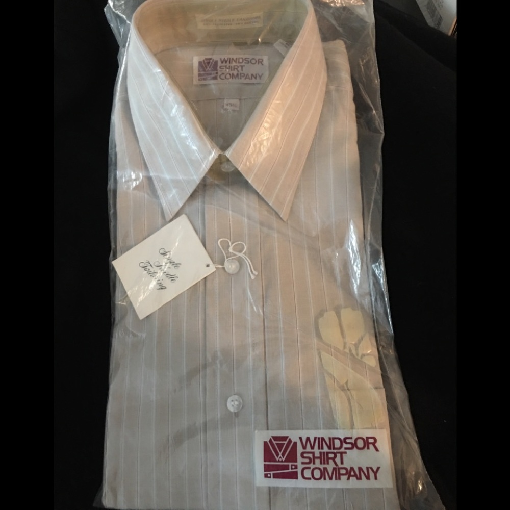Short sleeve dress shirt